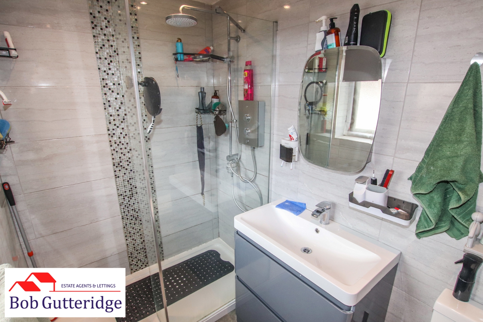 EN SUITE SHOWER ROOM